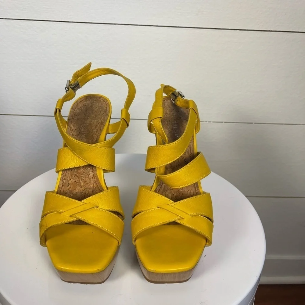 Gianni Bini Strappy Yellow Wedge Sandals Size 6